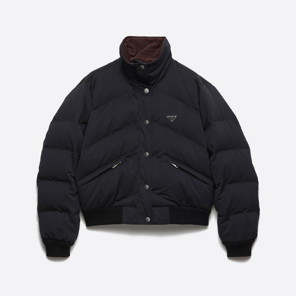 프라다 메탈 트라이앵글 로고 다운 재킷