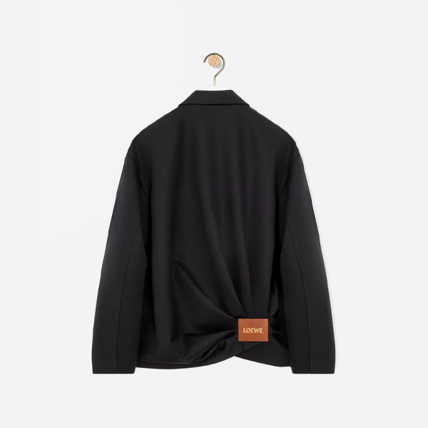 로에베 재킷, 플리츠 가죽 태그와 뒷면 지퍼 포함