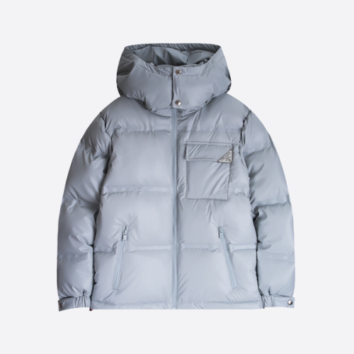 프라다 네임플레이트가 부착된 다운 재킷, 블루