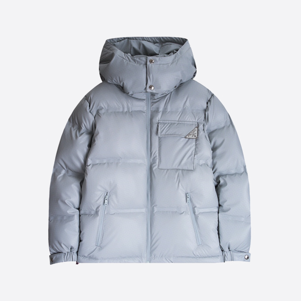 프라다 네임플레이트가 부착된 다운 재킷, 블루