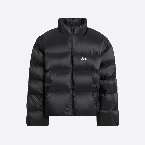 발렌시아가 원형 로고 스탠드업 칼라 다운 재킷, 블랙