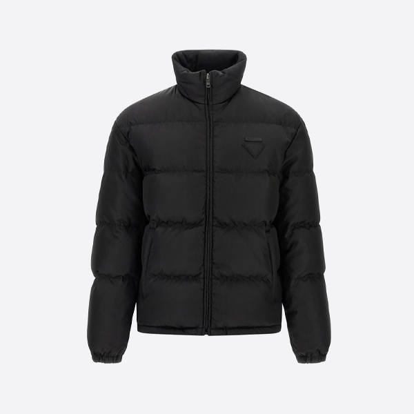 프라다 트라이앵글 로고 패치 다운 재킷