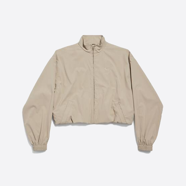 발렌시아가의 새로운 이중 레이어 트렌치 코트